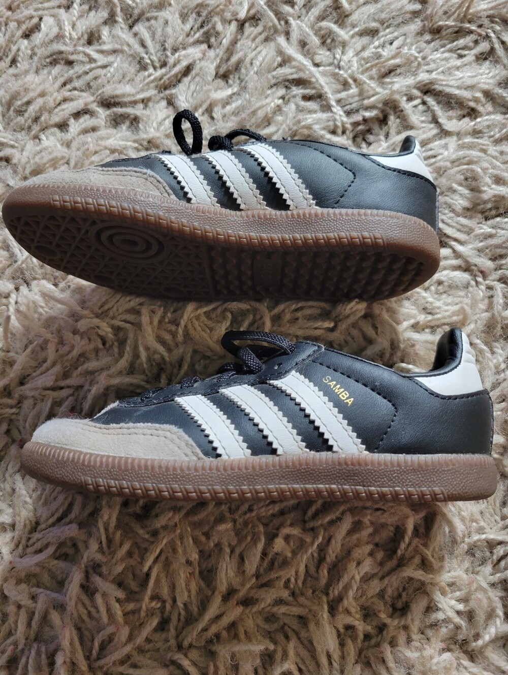 Adidas Kids Samba Sneaker in Black and White, Size 9k.